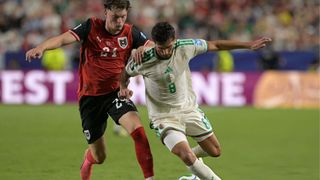 Hình ảnh cho bài Nghẹt thở đến giây cuối cùng, Áo và Algeria thay nhau trêu đùa cảm xúc của Iran
