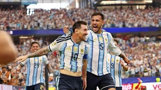 Hình ảnh cho bài Trượt pen nhưng Messi vẫn phá kỷ lục World Cup, Albiceleste vào vòng knock-out