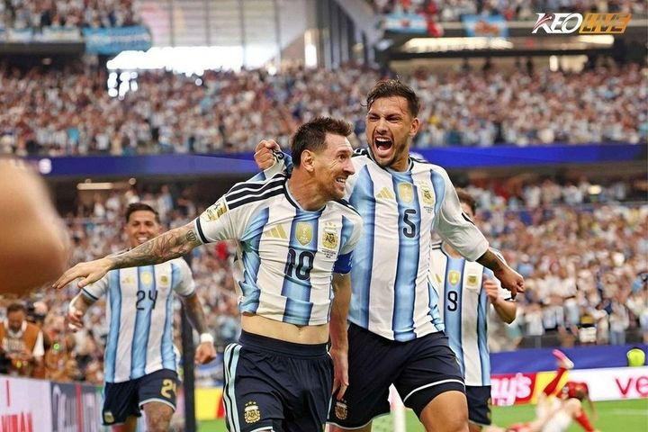 Hình ảnh minh họa cho bài viết Trượt pen nhưng Messi vẫn phá kỷ lục World Cup, Albiceleste vào vòng knock-out