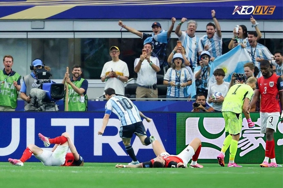 Bàn thắng ở phút bù giờ đưa GOAT trở thành chân sút vĩ đại nhất World Cup | Keolive