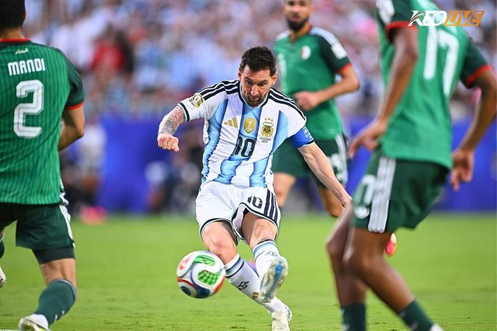 Mô tả hình ảnh cho bài viết Messi lập hat-trick, Argentina ra quân thuận lợi 