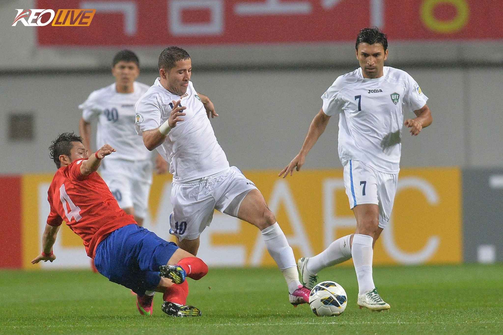 Chỉ một bàn thắng ngăn Uzbekistan đến World Cup 2014 | Keolive