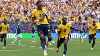 Hình ảnh cho bài Ecuador tạo cú sốc lớn trước Đức, lách qua khe cửa hẹp để giành vé đi tiếp