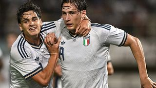 Hình ảnh cho bài Esposito tiếp tục nổ súng, Azzurri gây ấn tượng dưới thời Baldini