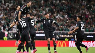 Hình ảnh cho bài Romo trừng phạt sai lầm của Kim Seung-gyu, Mexico giành vé sớm vào vòng knock-out