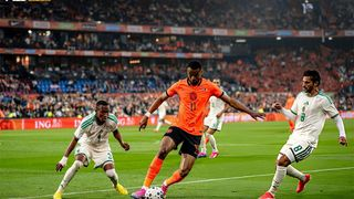 Hình ảnh cho bài Cơn lốc màu da cam nhận gáo nước lạnh trước World Cup
