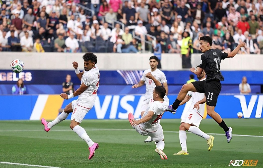 Elijah Just ghi cả hai bàn cho All Whites | Keolive