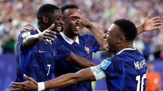 Hình ảnh cho bài Mbappe đánh dấu cột mốc 100 trận bằng cú đúp, Les Bleus dễ dàng vượt qua Iraq