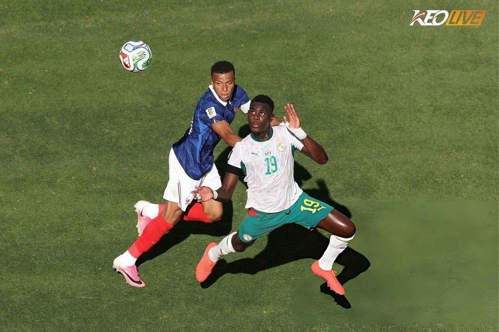 Senegal gây ra rất nhiều khó khăn cho Pháp trong hiệp 1 | Keolive