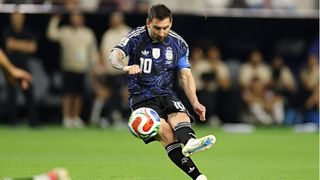 Hình ảnh cho bài Lại là Messi chiếm trọn spotlight, Argentina chứng minh bản lĩnh nhà vua