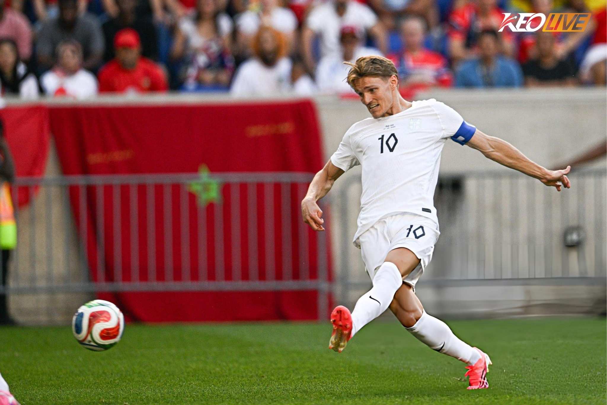 Odegaard tỏa sáng đúng lúc đem về bàn gỡ hòa | Keolive