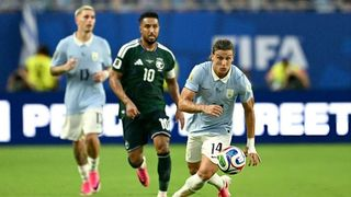 Hình ảnh cho bài Araujo ghi bàn thắng muộn, Uruguay thoát thua trước Ả rập Saudi