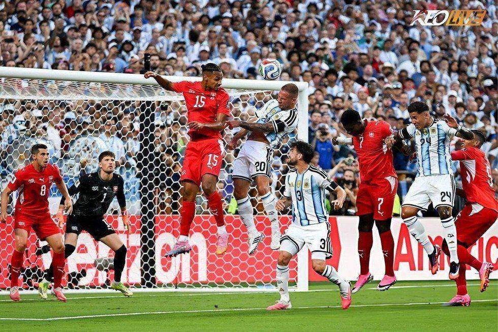 Mac Allister đánh đầu mở tỉ số cho Argentina | Keolive