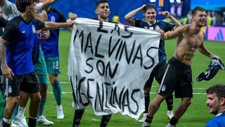 Hình ảnh cho bài Anh yêu cầu FIFA điều tra Argentina vì biểu ngữ về quần đảo Falklands