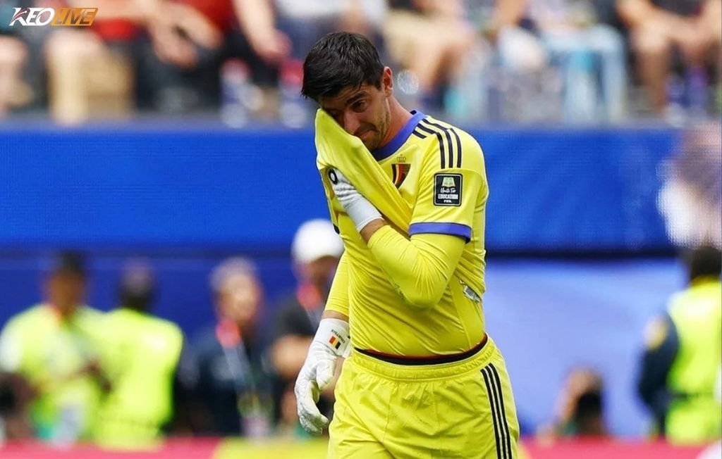 Courtois ôm nỗi thất vọng sau khi phải rời sân sớm | Keolive