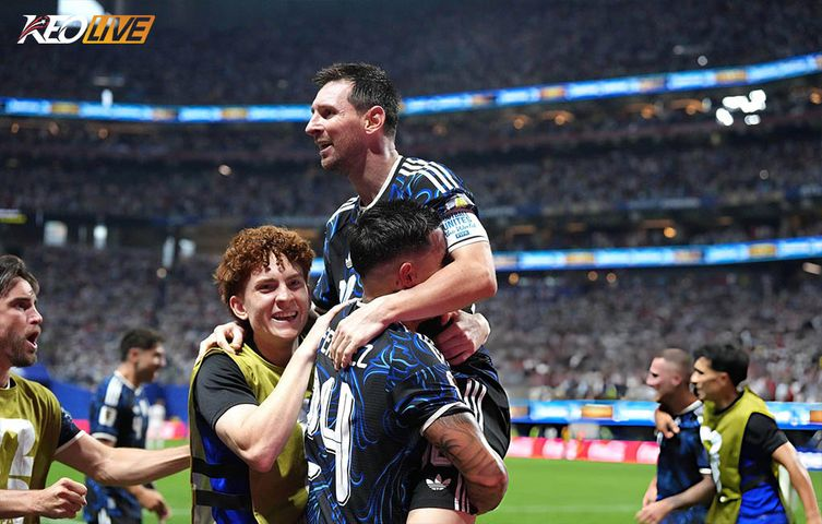 Hình ảnh minh họa cho bài viết Nhà vua vẫn chưa khép lại chương cuối, Messi đưa Argentina vào chung kết