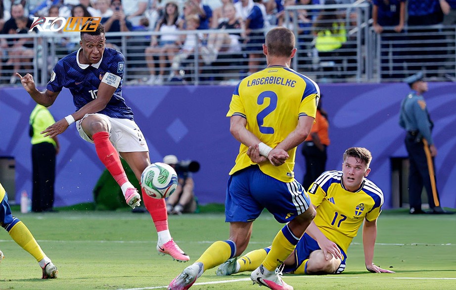 Khoảnh khắc thiên tài của Mbappé khiến hệ thống phòng ngự của Thụy Điển sụp đổ | Keolive