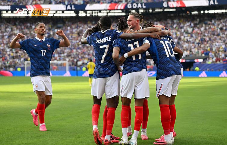 Hình ảnh minh họa cho bài viết Mbappé và Dembélé lập kỷ lục World Cup, Les Bleus thị uy sức mạnh