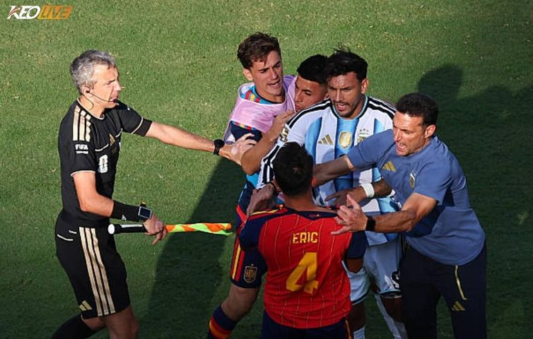 Mô tả hình ảnh cho bài viết FIFA mở điều tra vụ ẩu đả sau chung kết World Cup giữa Tây Ban Nha và Argentina