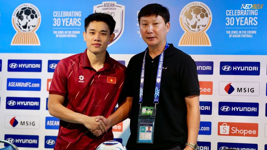 Mô tả hình ảnh cho bài viết HLV Kim Sang Sik đau đầu chọn Đình Bắc hay Tài Lộc đá chính