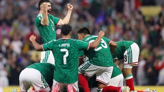 Hình ảnh cho bài Lại là Quiñones tỏa sáng, Mexico là đội đồng chủ nhà tiếp theo vào vòng 1/8