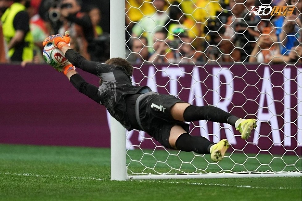 Các thủ môn không chỉ cản phá, họ hoàn toàn có thể trở thành người thực hiện cú sút penalty | Keolive