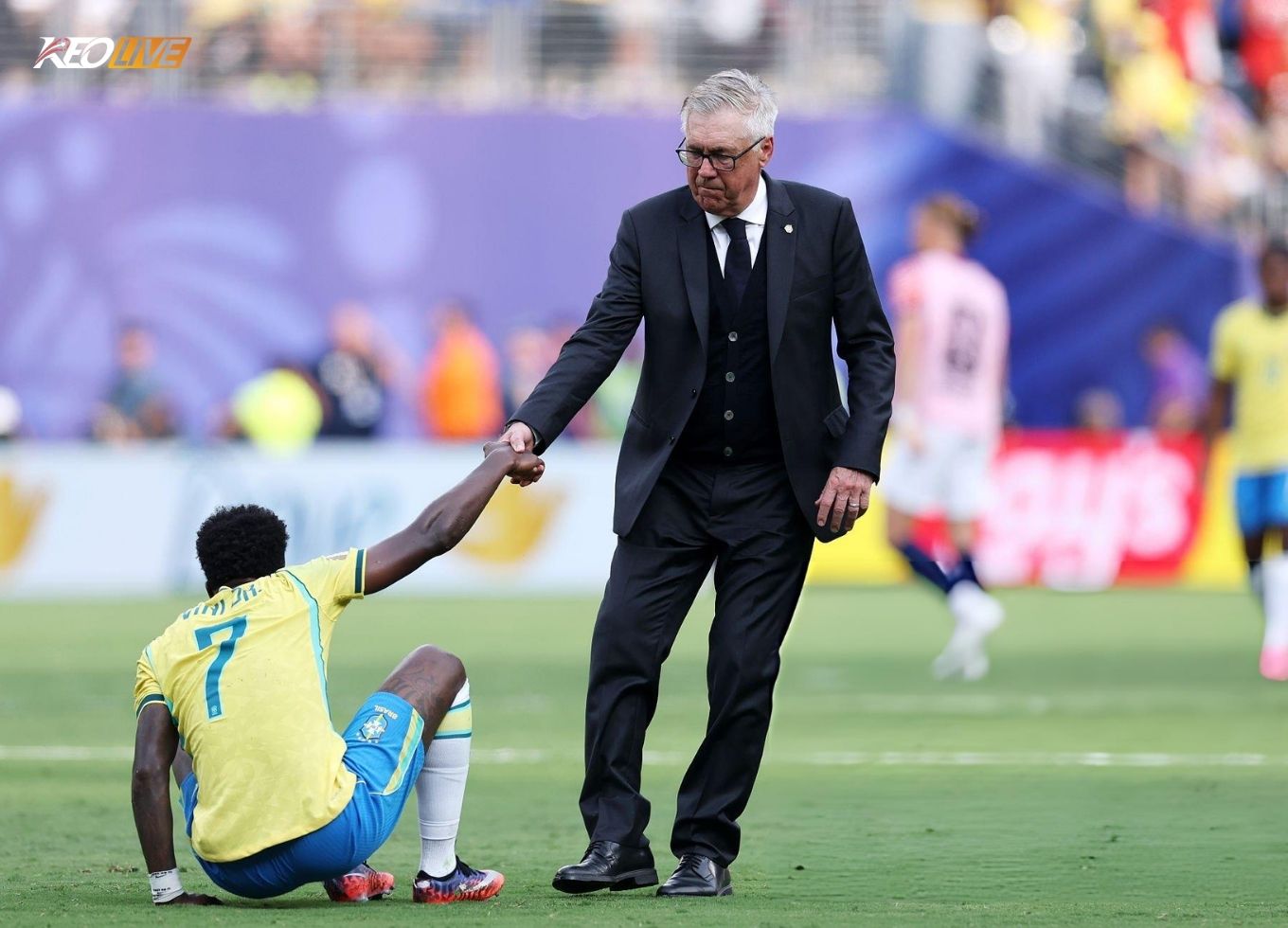 HLV Carlo Ancelotti tiếc nuối động viên các học trò | Keolive