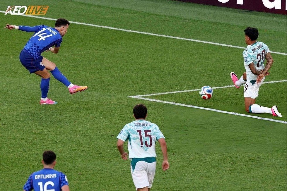 Perisic mở tỉ số đầu hiệp 2 | Keolive