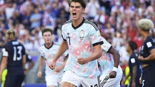 Hình ảnh cho bài De Ketelaere rực sáng, Quỷ đỏ châu Âu tiễn chủ nhà khỏi World Cup
