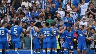 Hình ảnh cho bài Cơn mưa bàn thắng tại Amex, Brighton leo lên đỉnh BXH Premier League