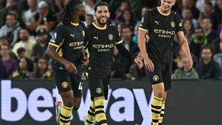 Hình ảnh cho bài Cherki tiếp tục bùng nổ, Man City vươn lên đầu bảng Premier League