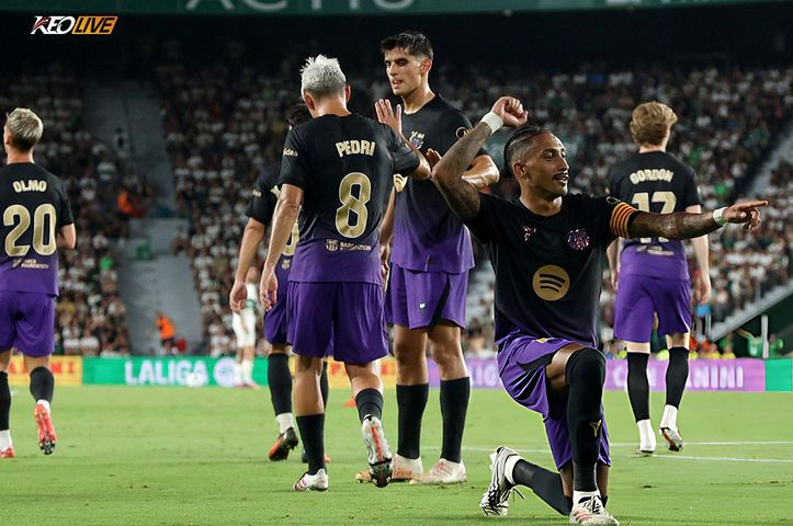 Hình ảnh minh họa cho bài viết Raphinha và Fermin cùng lập cú đúp trong chiến thắng 5 sao của Barcelona