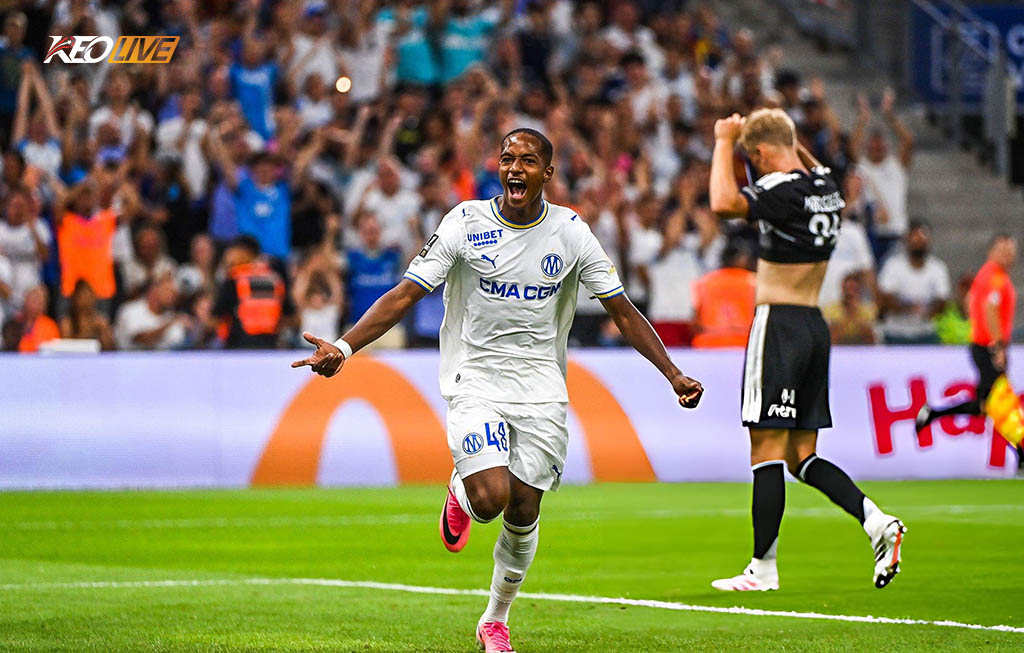 Hàng công của Marseille tận dụng tốt lợi thế hơn người | Keolive