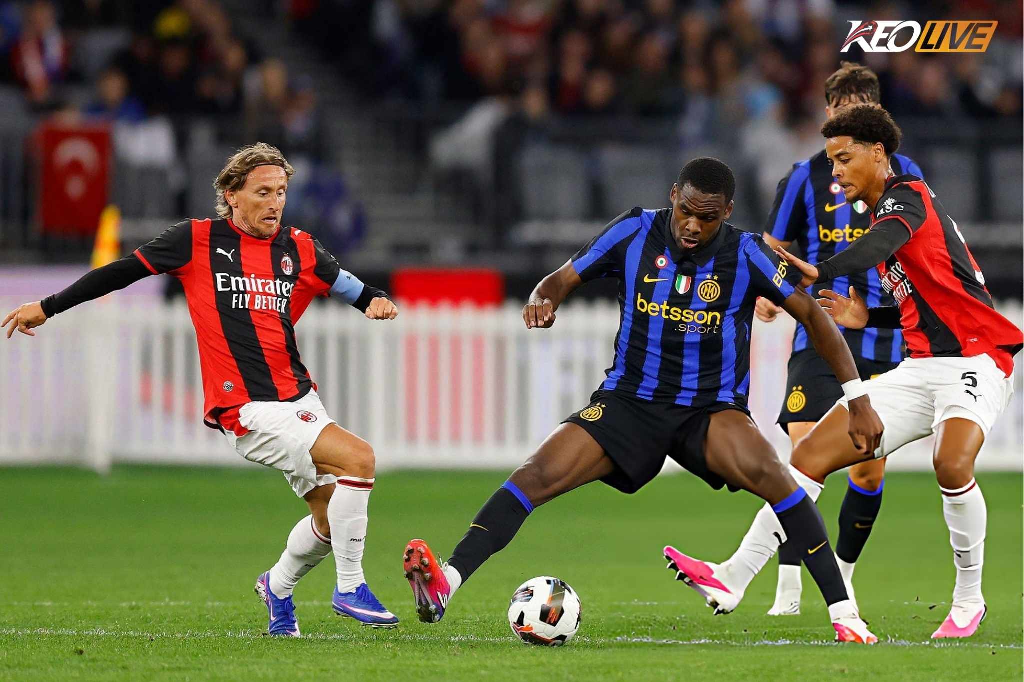 Derby Milano kết thúc với tỉ số hòa | Keolive