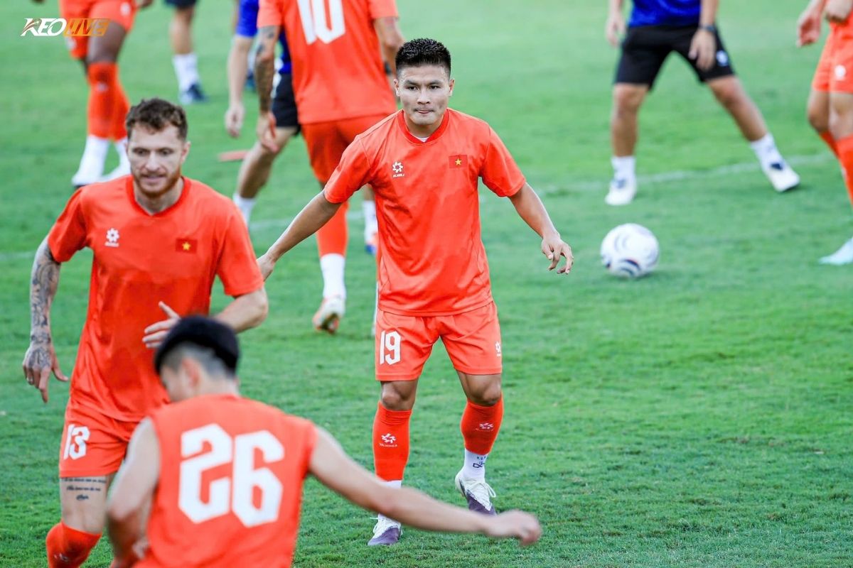 Giá vé thấp có thể kích cầu CĐV Việt Nam bay sang ủng hộ ĐT Việt Nam nhiều hơn | Keolive