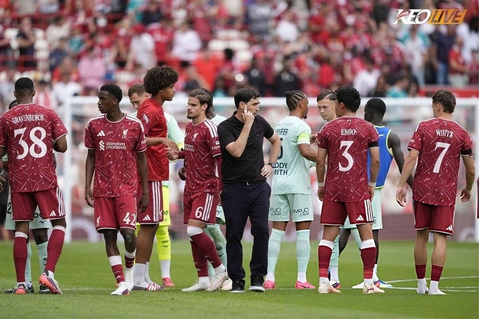 HLV Iraola sẽ cần thêm thời gian để lắp ghép đội hình cho Liverpool | Keolive