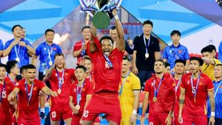 Hình ảnh cho bài Nguyễn Xuân Son nhận thưởng lớn sau ASEAN Cup