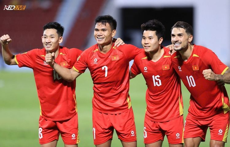 Mô tả hình ảnh cho bài viết Thắng Thái Lan 2-0, ĐT Việt Nam chạm một tay vào cúp vô địch