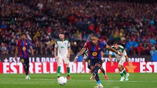 Hình ảnh cho bài Barcelona 7-2 Racing Santander: Raphinha lập hat-trick