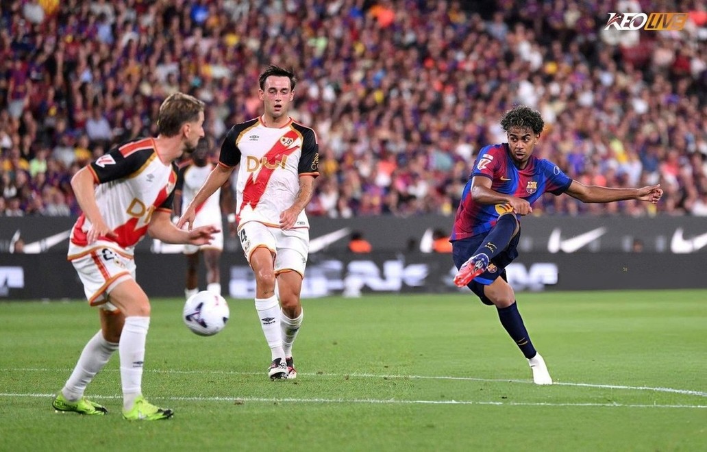 Cú đúp bàn thắng đưa Yamal thành cầu thủ trẻ nhất ghi hơn 50 bàn cho Barcelona | Keolive