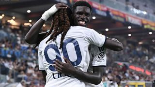 Hình ảnh cho bài Diao lập cú đúp, Como lội ngược đẹp mắt dòng trước Genoa