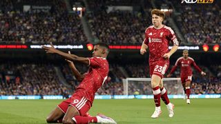 Hình ảnh cho bài Isak lập cú đúp trong 9 phút, Liverpool có 3 điểm đầu tiên của mùa giải
