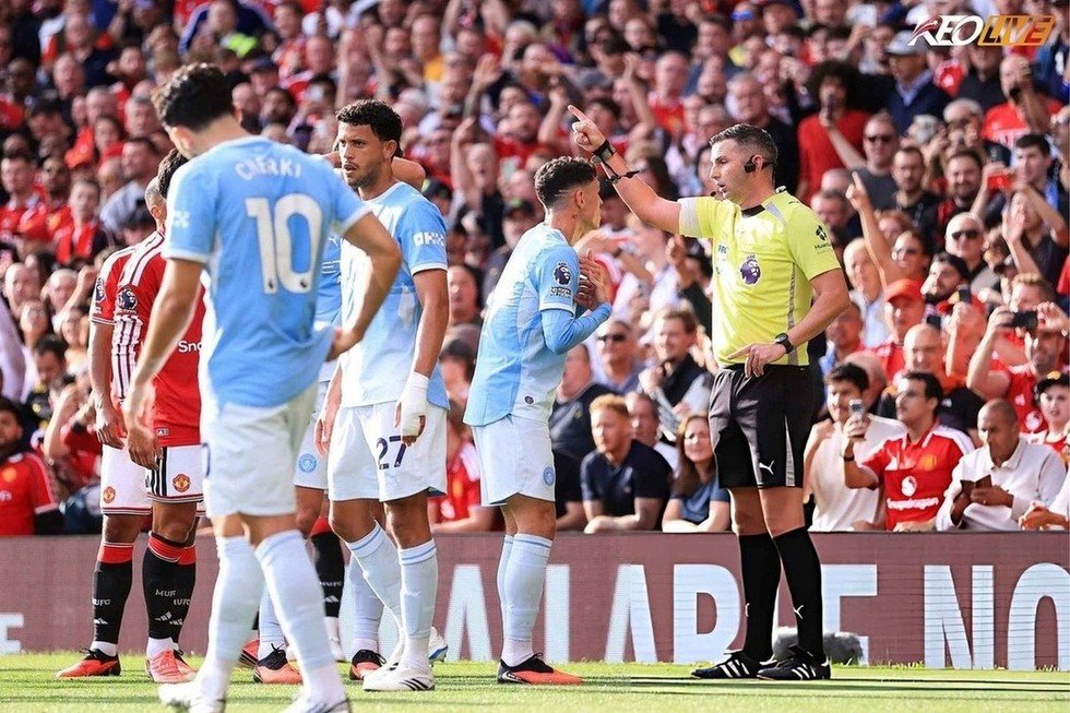 Man City thi đấu thiếu người từ sớm | Keolive