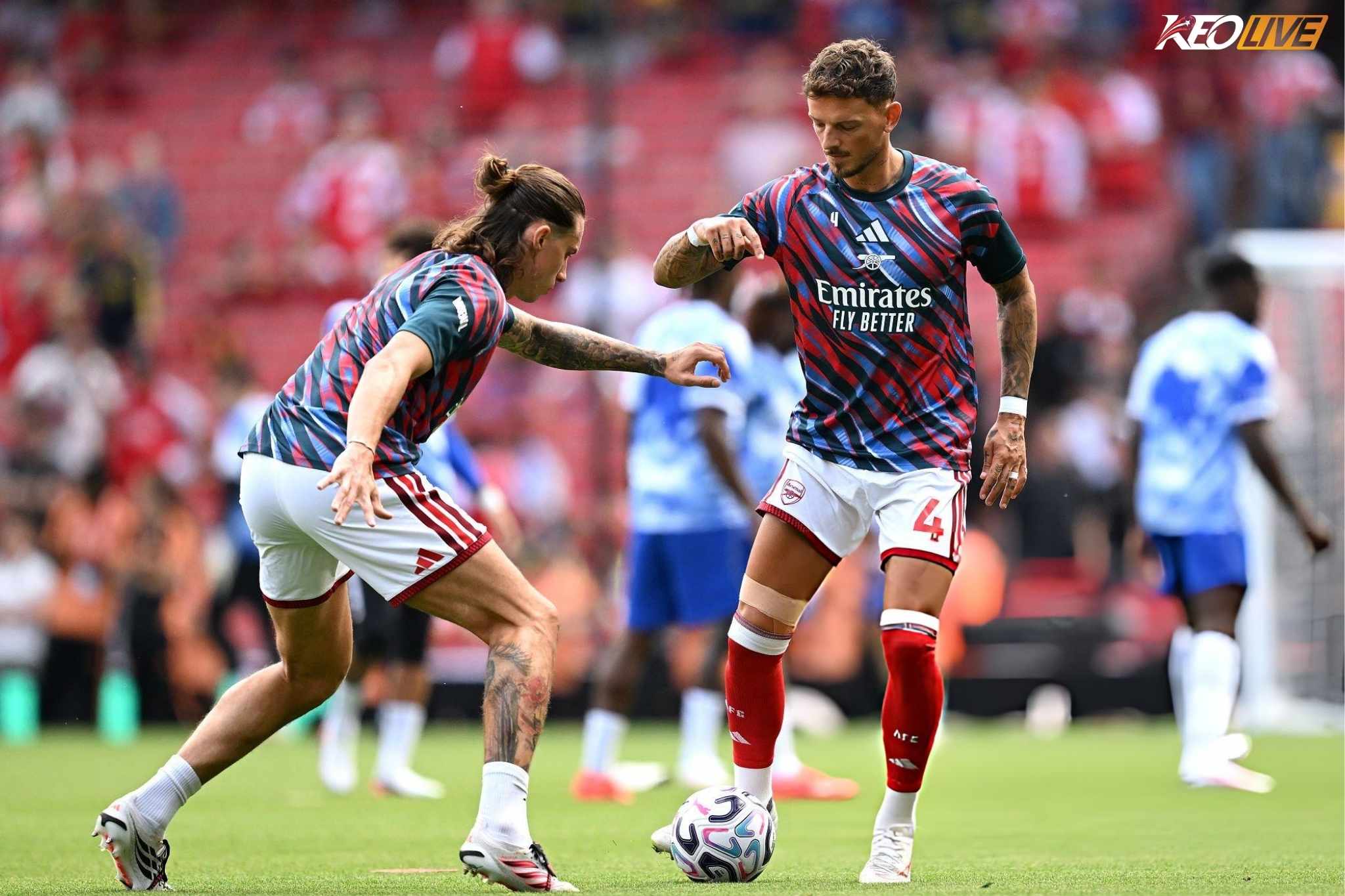 Arsenal đang bay cao với cặp cánh Calafiori và Ben White | Keolive