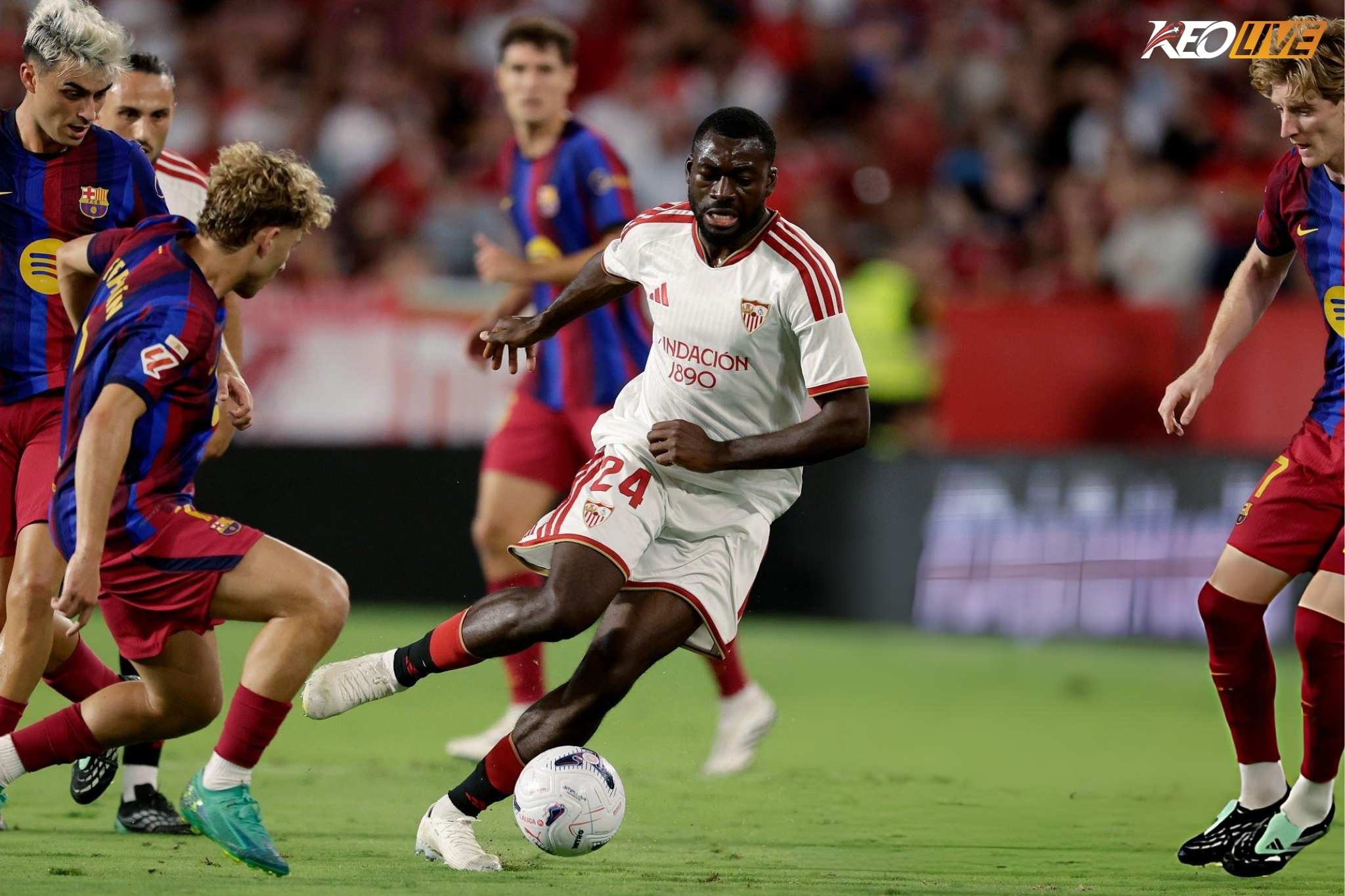Sevilla tạo được khá nhiều khó khăn cho Barca trong hiệp 1 | Keolive