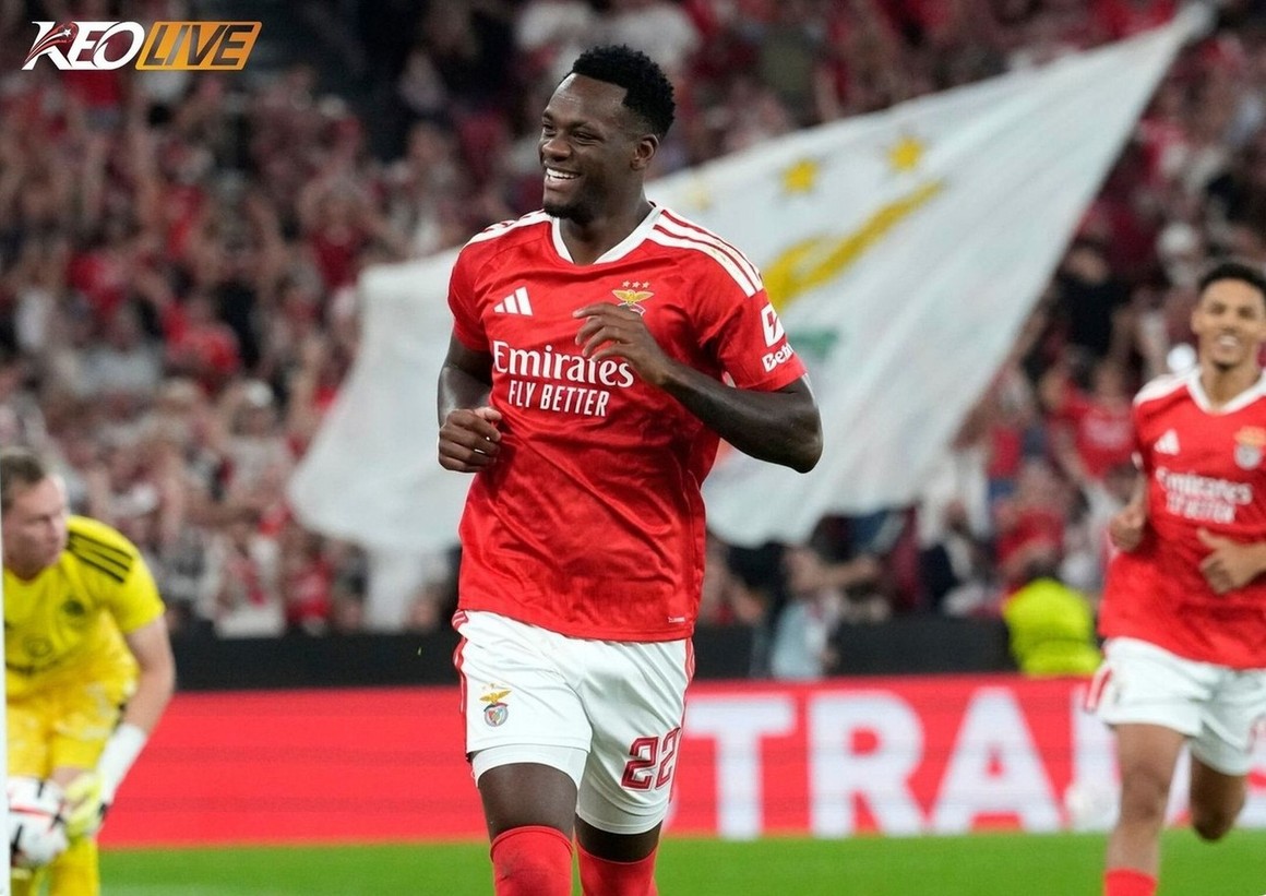  Jhon Duran ăn mừng sau khi lập công cho Benfica | Keolive