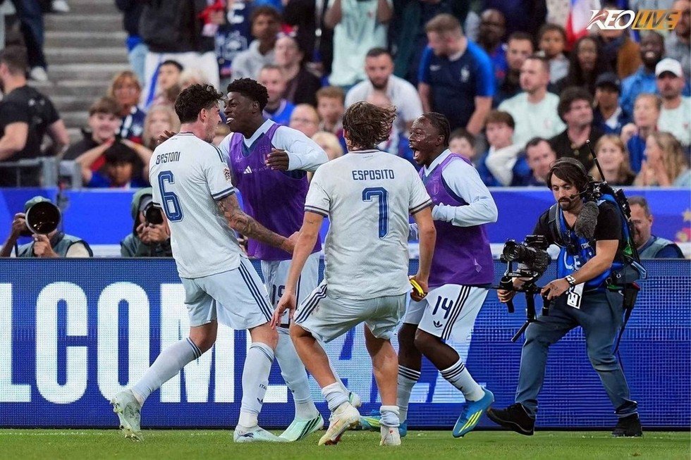 Pha lập công của Bastoni làm câm lặng toàn bộ sân Stade de France | Keolive