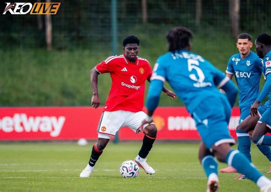 Carlos Baleba thi đấu trong trận giao hữu kín của Man Utd với Lausanne-Sport | Keolive