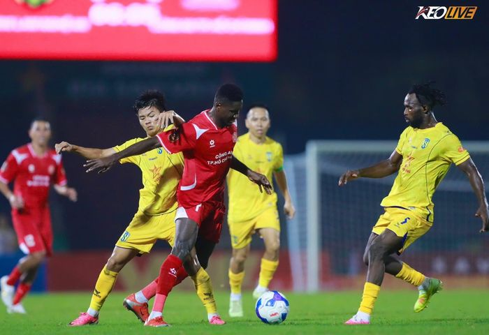 Mô tả hình ảnh cho bài viết V.League tăng ngoại binh: Tiền đạo Việt đối mặt áp lực cạnh tranh